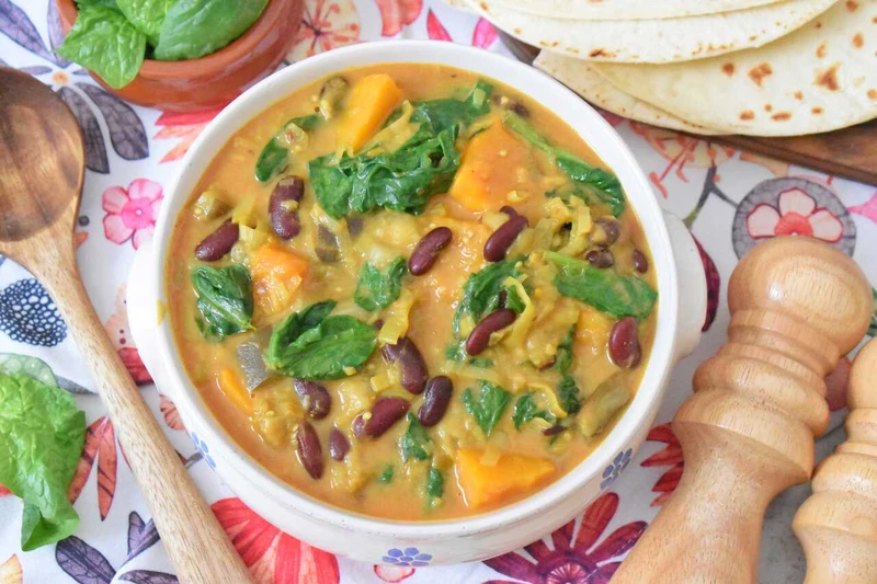 Jesienne curry z dynią, bakłażanem i czerwoną fasolą