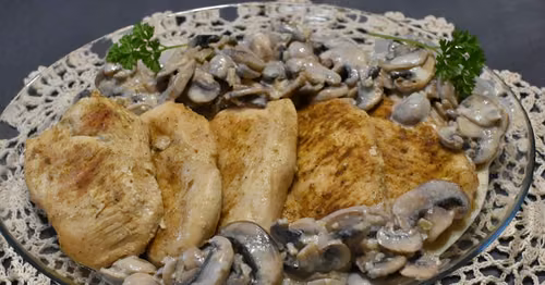 Filet kurczaka z pieczarkami