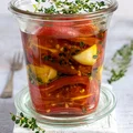 Pieczone pomidory marynowane w oliwie i tymianku