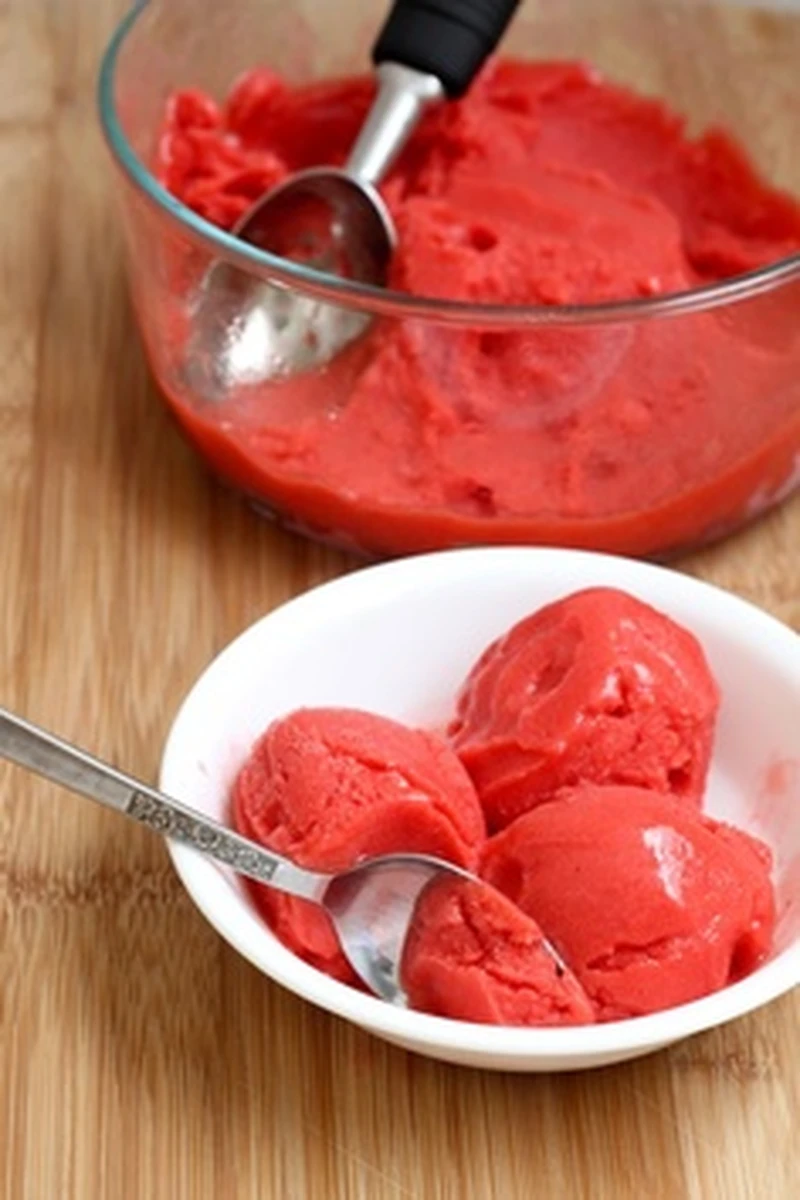 Truskawkowy sorbet. Pychota..