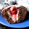 Czekoladowe muffinki z serem i sosem wiśniowym