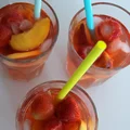 Lemoniada truskawkowa z brzoskwiniami