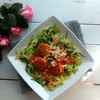Spaghetti z cukinii i z klopsikami w sosie pomidorowym