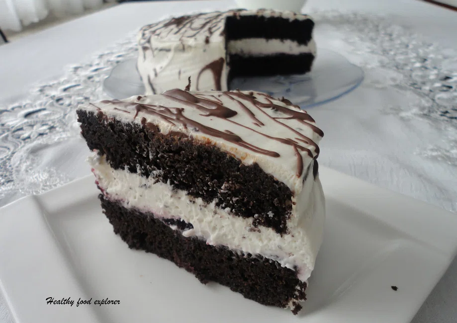 Tort czekoladowy z kremem (Black Velvet Cake)