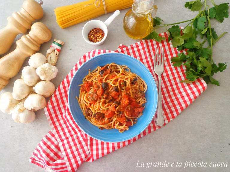 Spaghetti alla puttanesca - przepis krok po kroku