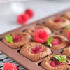 KOSTKA BROWNIE Z MALINAMI