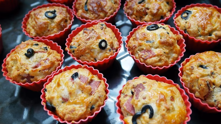 Muffinki na słono-z salami,mozzarellą i oliwkami