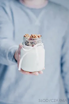 GRANOLA Z JAGODAMI GOJI