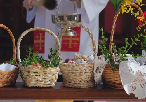 Czy można jeść mięso w Wielką Sobotę? Odpowiedź dzieli Polaków