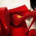 Czerwone, drapieżne szpilki od Louboutin