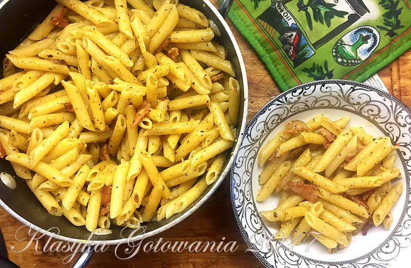 Makaron w stylu olio di oli