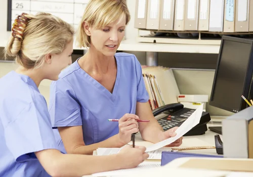 Pielęgniarki chcą wystawiać L4 i diagnozować? Szykuje się rewolucja w służbie zdrowia!