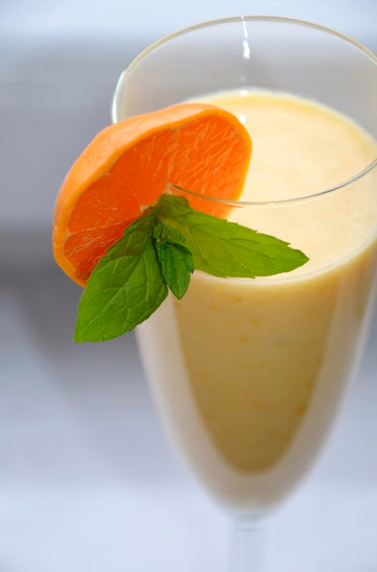Koktajl - mango, banan, pomarańcza