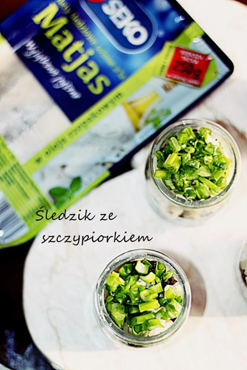 Śledzik ze szczypiorkiem i śliwką suszoną #SEKO