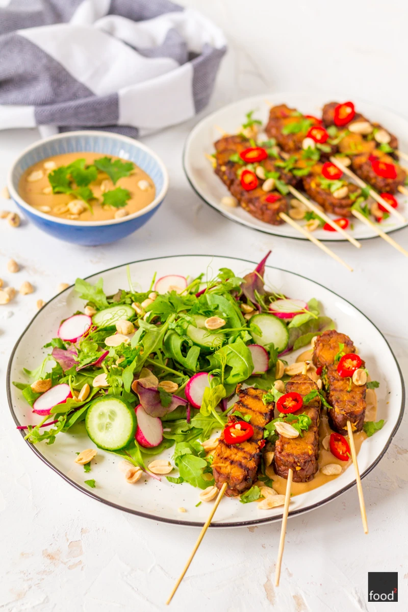 Satay z tempehu z sosem orzechowym