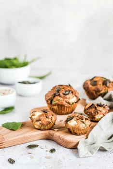 Muffiny ze szpinakiem i fetą – wytrawne muffinki z pestkami dyni i słonecznika