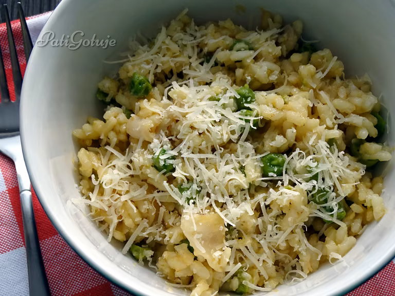 Risotto z owocami morza i zielonym groszkiem