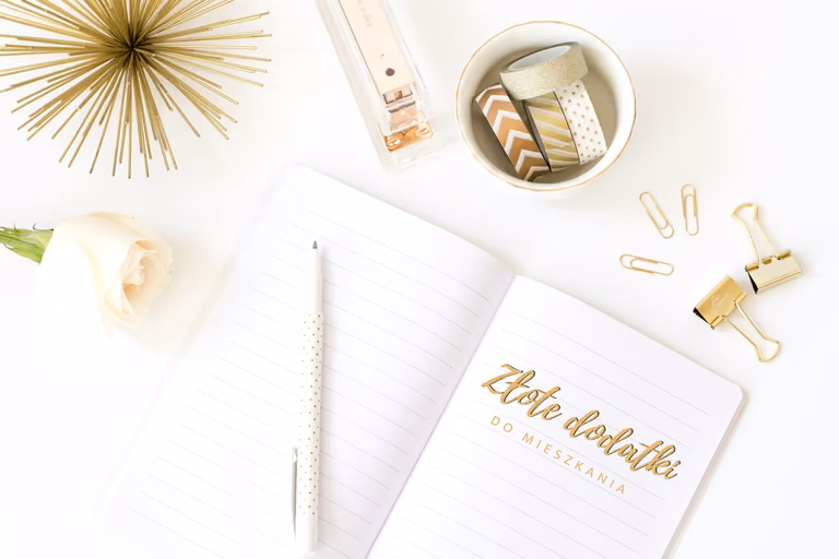 Złote dodatki do mieszkania (i nie tylko) {mini-przegląd dekoracji w kolorze gold&white}