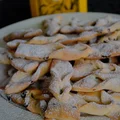 Pieczone faworki z żurawiną