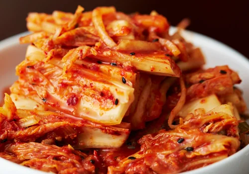 Lubisz kimchi? Zrób jego szybką wersję z kapusty pekińskiej w 15 minut!
