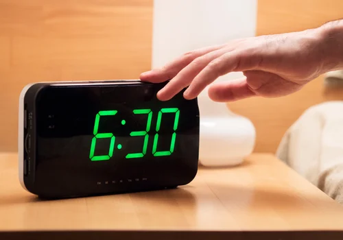 Kiedy zmiana czasu z zimowego na letni? W 2026 roku zegarki przestawimy szybciej