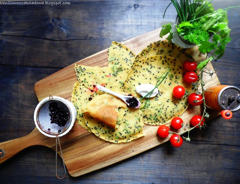 Wegańskie naleśniki z ciecierzycy z kawiorem buraczanym (Vege & Guten free)