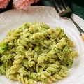 Makaron W Sosie Serowo - Brokułowym