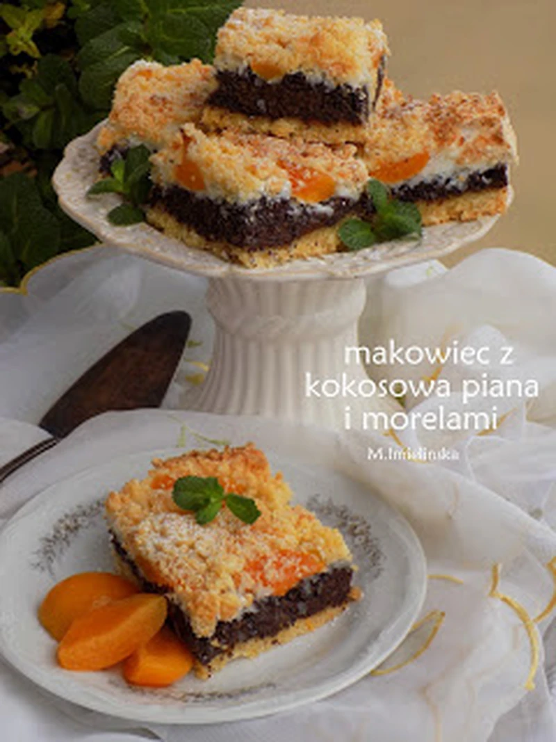 makowiec na kruszonce ( z morelami i kokosem)