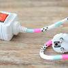 Kabel oklejony taśmą washi