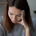 „Kocham męża. Ale z jego kumplem iskrzy między nami tak, że boję się tego Sylwestra” - pisze Aneta [LIST]