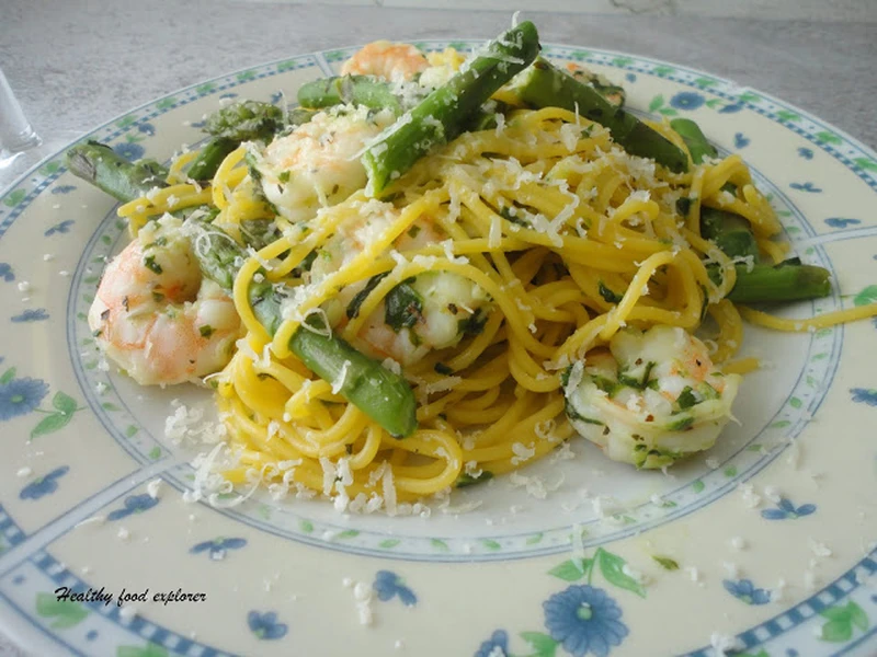 Spaghetti z krewetkami i szpargami