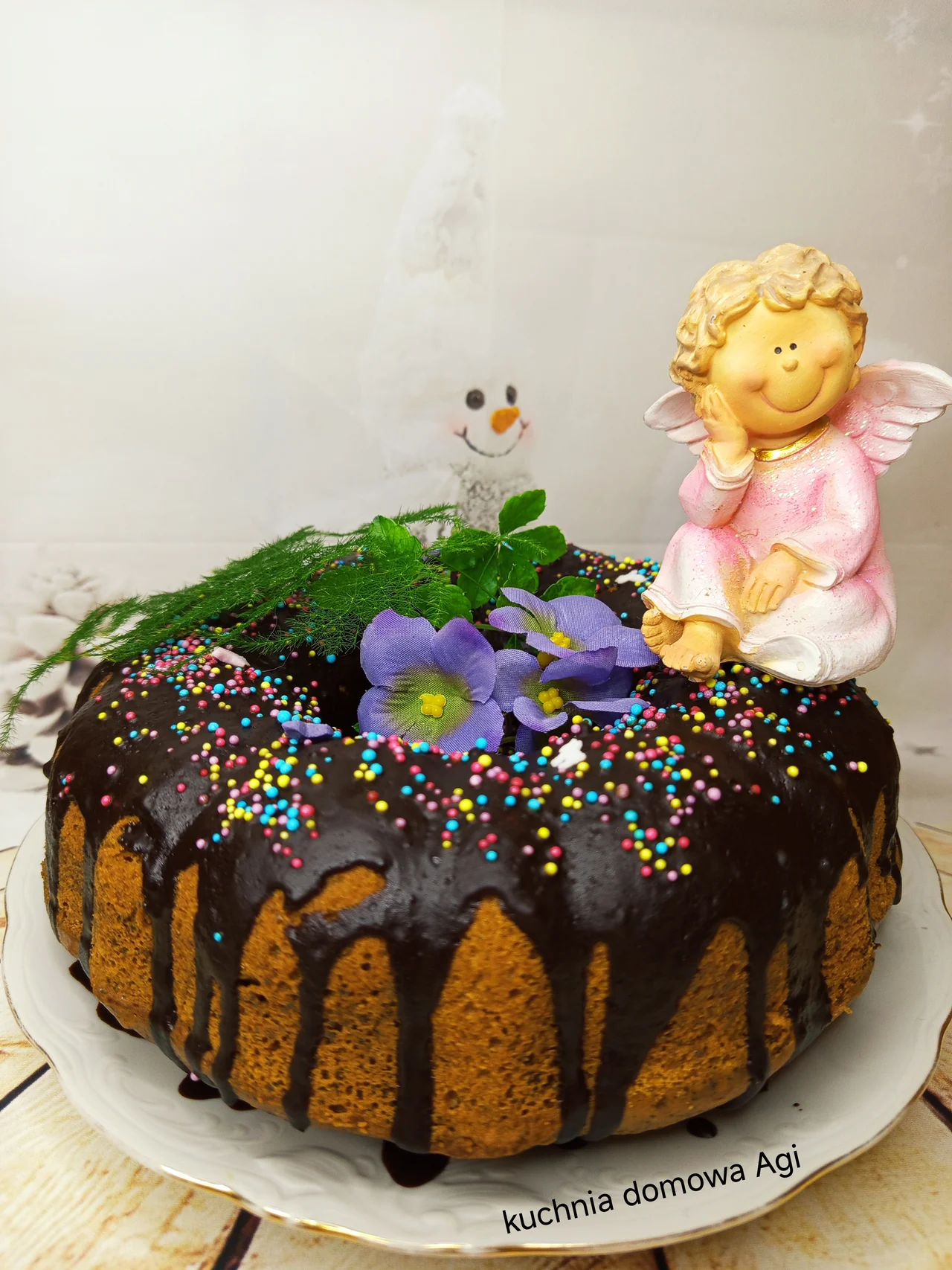 Wilgotna babka na oleju i śmietanie z makiem