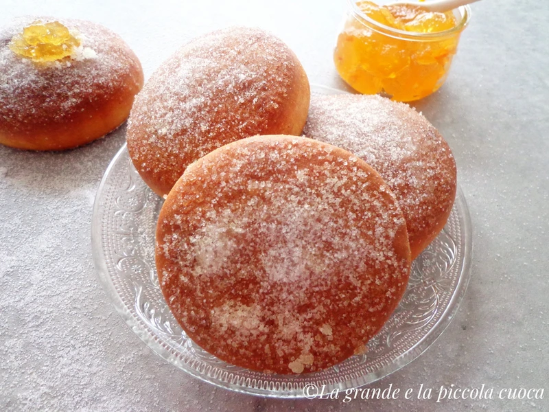 Pieczone pączki z marmoladą pomarańczową