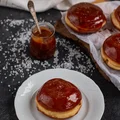 Pączki z kajmakiem i solonym karmelem - food²
