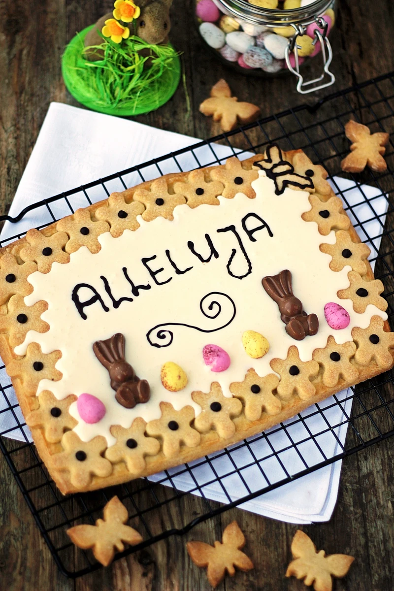 Mazurek z mleczną polewą