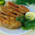 Smażone dzwonka z leszcza marynowane w winie, sosie sojowym i soku z limonki.