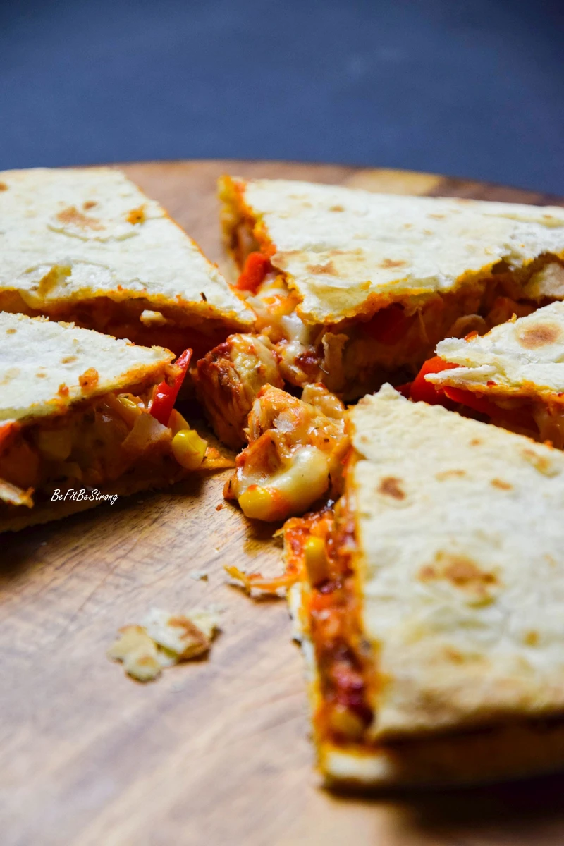 Quesadilla z kurczakiem i serem