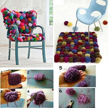 Krzesło z dywanikiem w pompony