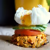 Burger z pieczonych batatów idealny na śniadanie