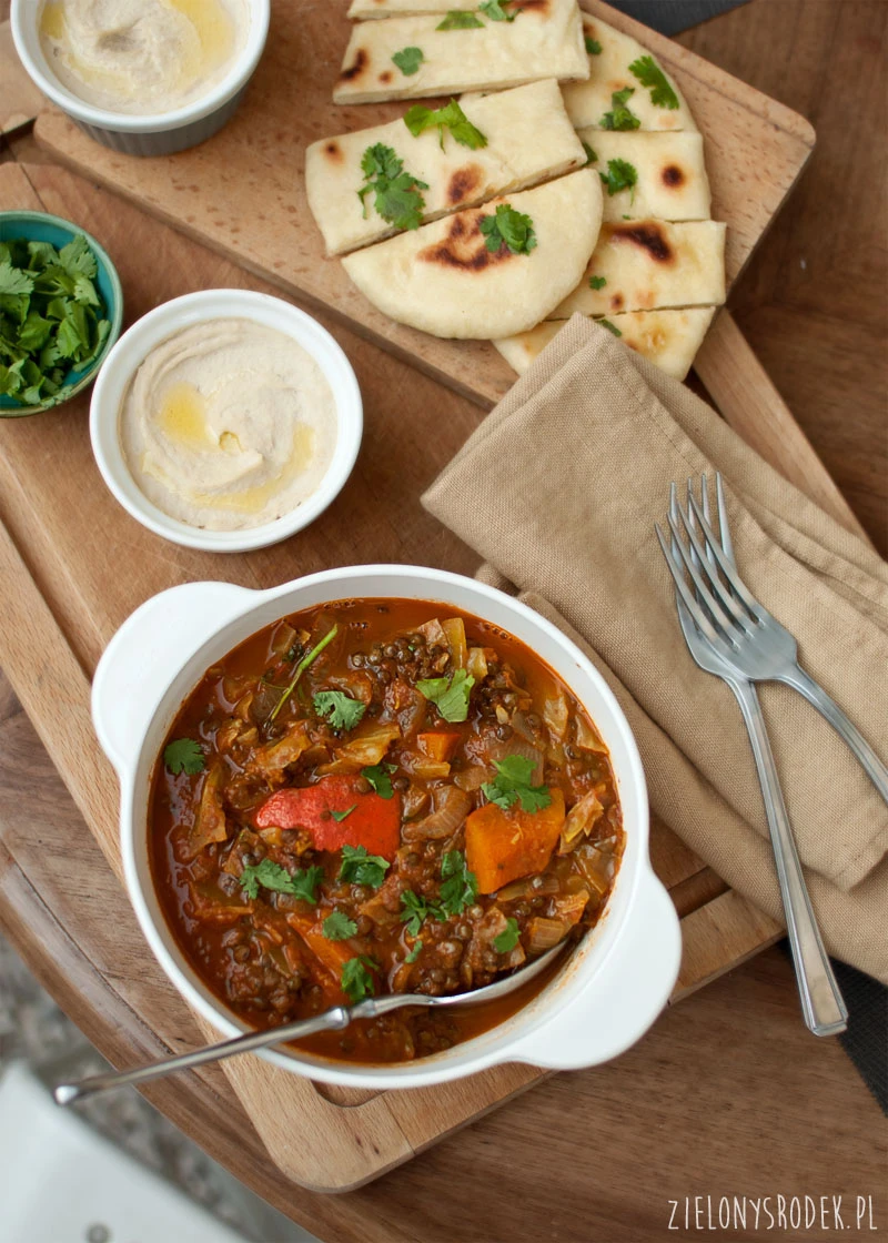 indyjskie curry z dynią, soczewicą i pomidorami