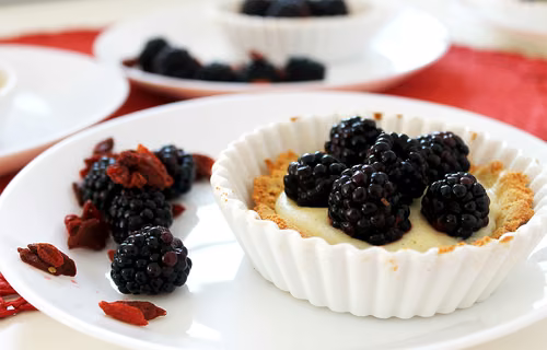 FIT Tarta śniadaniowa z budyniem jaglanym na kokosowym spodzie