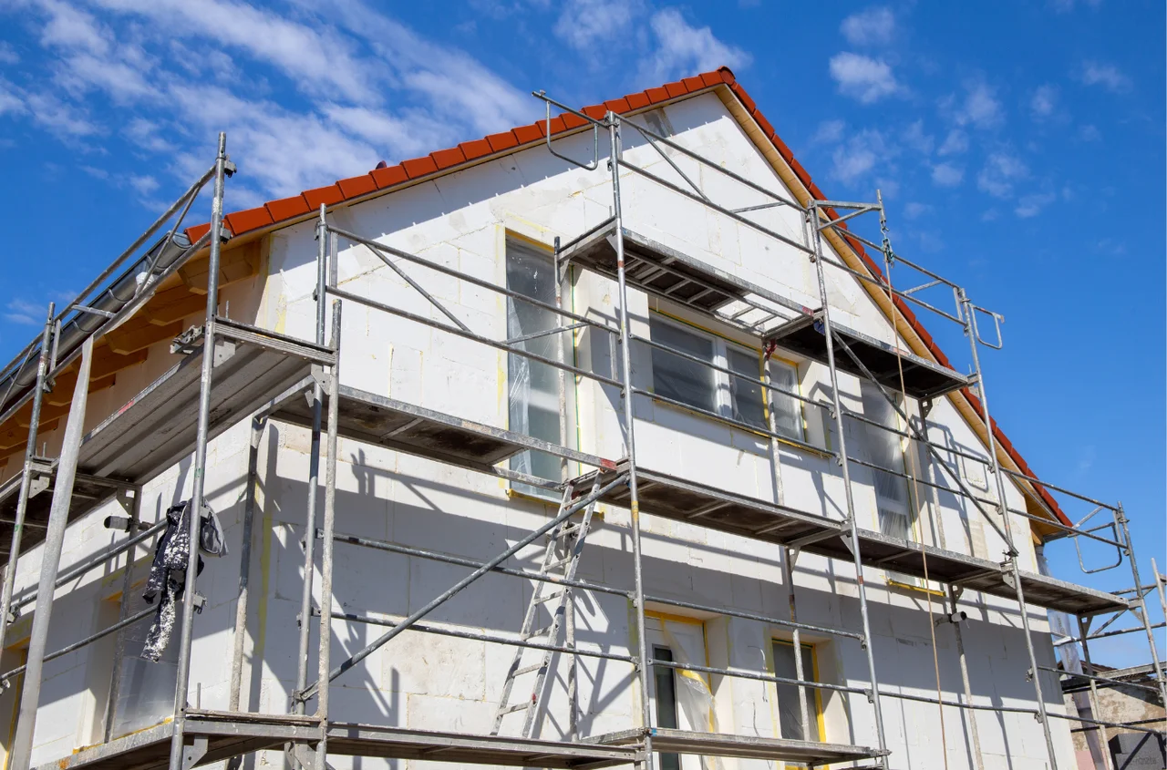 Darmowe ocieplenie budynków! Z nowego programu modernizacji skorzysta 5 gmin w Polsce - ruszył pilotaż