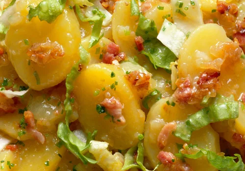 Taką sałatkę ziemniaczaną robiła moja Babcia! Zawsze dodawała ten kluczowy składnik!