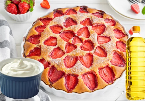 Ciasto jogurtowe z truskawkami nigdy nie było tak wilgotne! Te składniki robią różnicę!