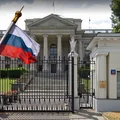 Dzień Zwycięstwa: Ambasador Rosji oblany czerwoną farbą!
