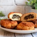 Mielone kotleciki z pieczarkowym farszem