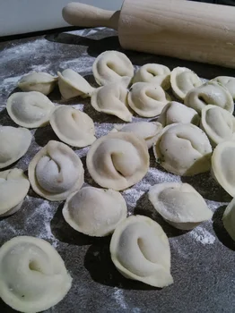 Pierożki ze szpinakiem i serem lazur