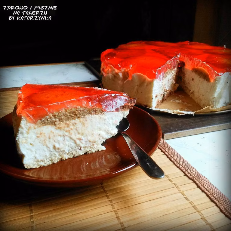 SERNIK Z KAWAŁKAMI CZEKOLADY I KAWĄ (bez pieczenia)