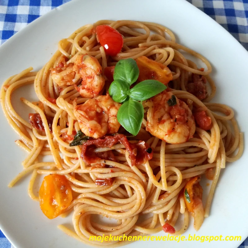 Spaghetti z krewetkami i suszonymi pomidorami