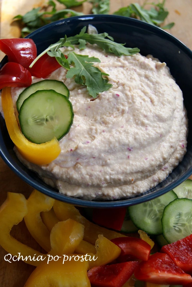 Pasta jajeczna z wędliną i rzodkiewkami na kanapki